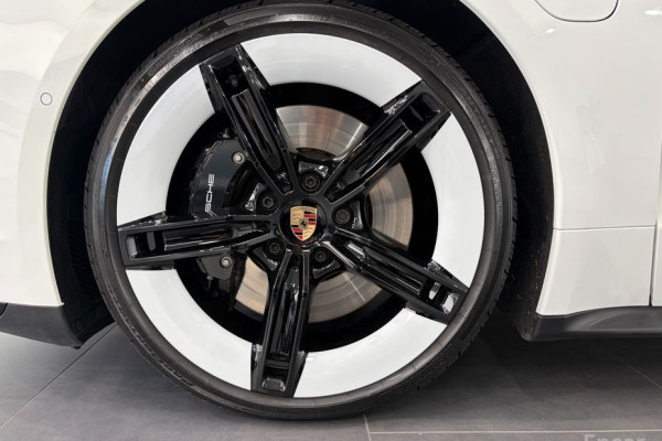 2025 Porsche Taycan с пробегом 6 608 км