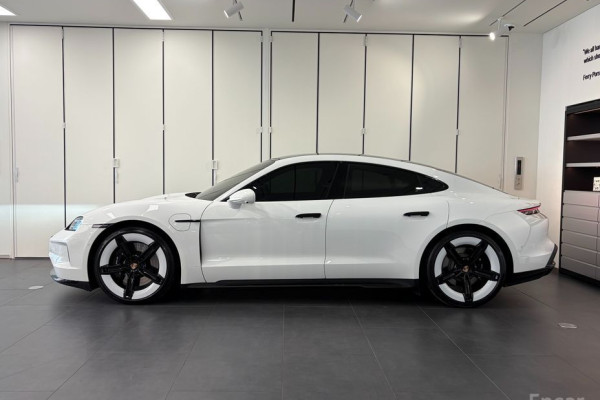 2025 Porsche Taycan с пробегом 6 608 км