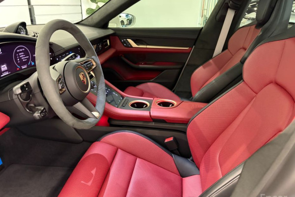2025 Porsche Taycan с пробегом 6 608 км