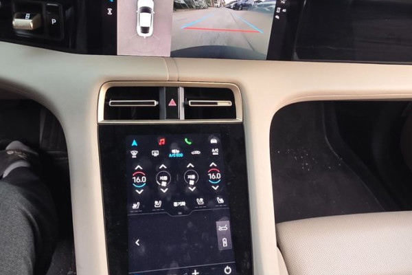 2023 Porsche Taycan с пробегом 26 975 км