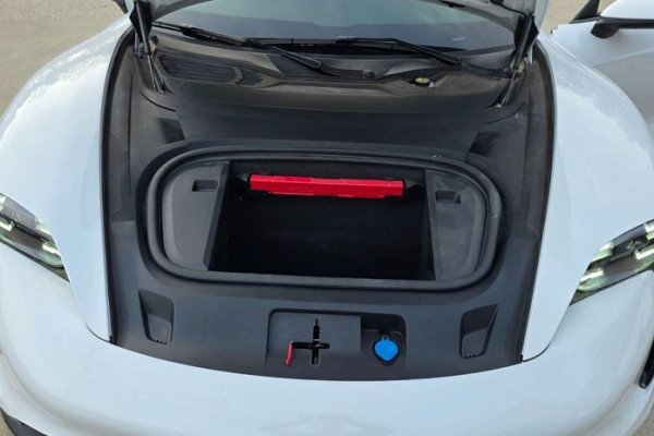 2023 Porsche Taycan с пробегом 26 975 км