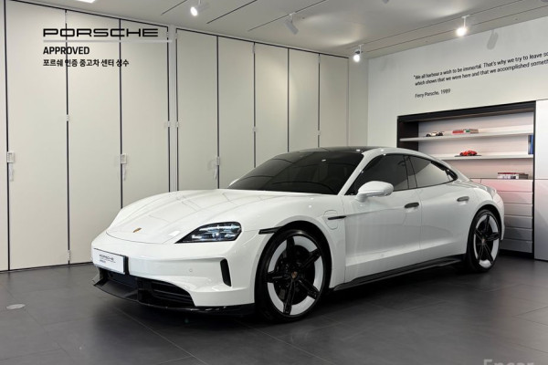 2025 Porsche Taycan с пробегом 6 608 км