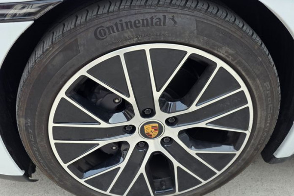 2023 Porsche Taycan с пробегом 26 975 км