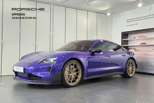 2025 Porsche Taycan с пробегом 384 км