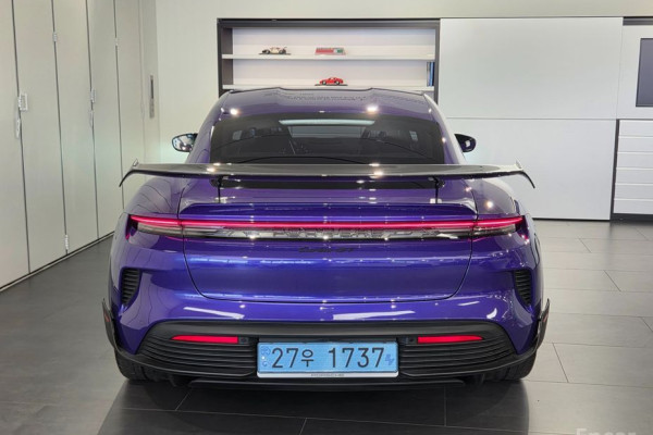 2025 Porsche Taycan с пробегом 384 км