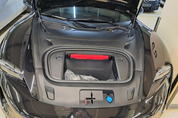 2020 Porsche Taycan с пробегом 18 000 км