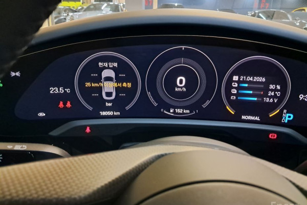 2020 Porsche Taycan с пробегом 18 000 км