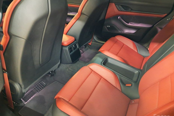 2020 Porsche Taycan с пробегом 18 000 км