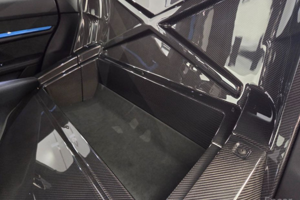 2025 Porsche Taycan с пробегом 384 км