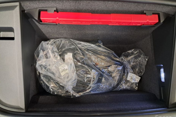 2020 Porsche Taycan с пробегом 18 000 км