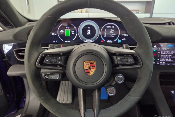 2025 Porsche Taycan с пробегом 384 км