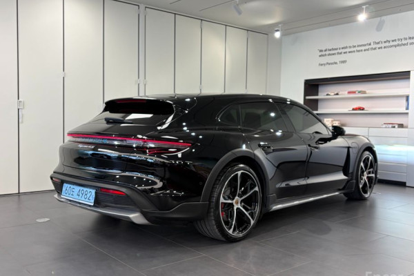 2025 Porsche Taycan с пробегом 8 185 км