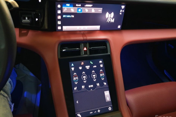 2020 Porsche Taycan с пробегом 18 000 км