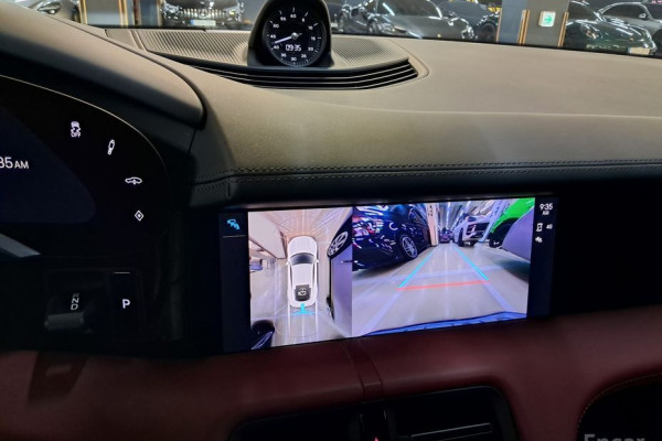 2020 Porsche Taycan с пробегом 18 000 км