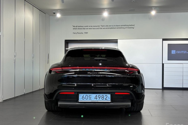 2025 Porsche Taycan с пробегом 8 185 км