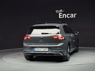 2025 Volkswagen Golf с пробегом 14 949 км