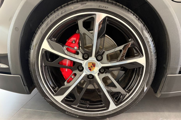 2025 Porsche Taycan с пробегом 8 185 км