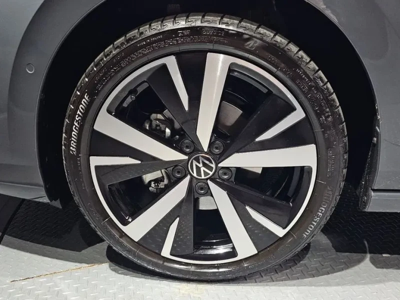 2025 Volkswagen Golf с пробегом 14 949 км