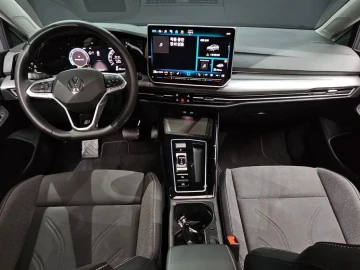 2025 Volkswagen Golf с пробегом 14 949 км