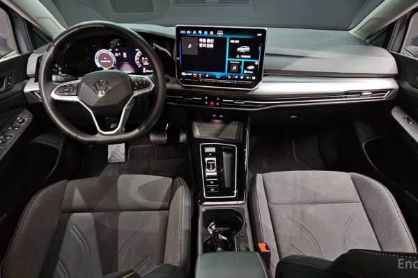 2025 Volkswagen Golf с пробегом 14 949 км