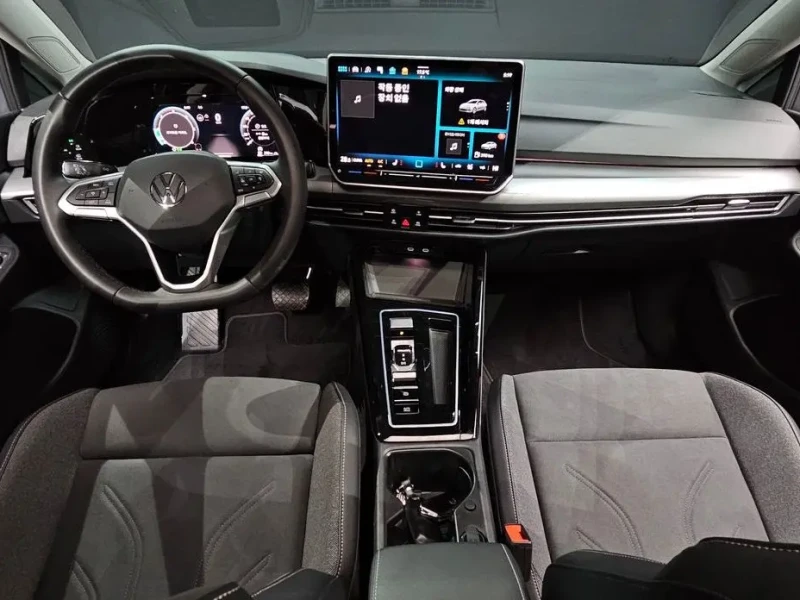 2025 Volkswagen Golf с пробегом 14 949 км