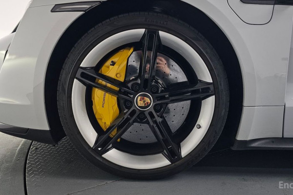 2023 Porsche Taycan с пробегом 27 029 км