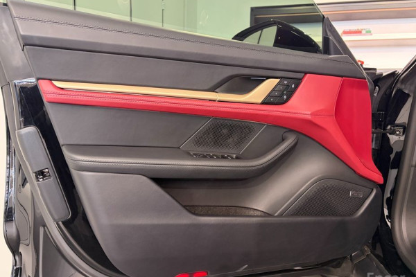 2025 Porsche Taycan с пробегом 8 185 км