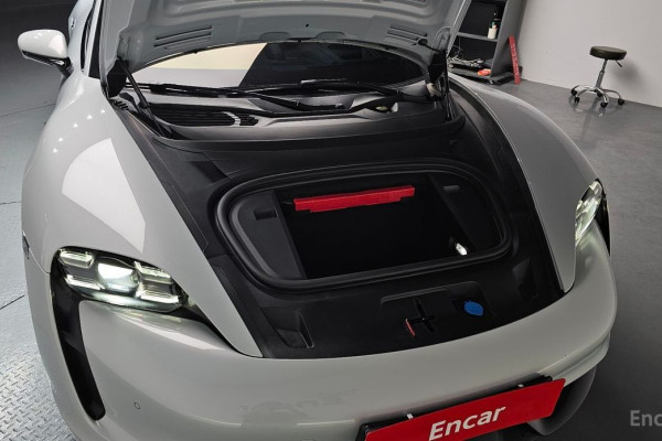 2023 Porsche Taycan с пробегом 27 029 км