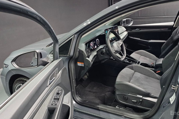 2025 Volkswagen Golf с пробегом 14 949 км