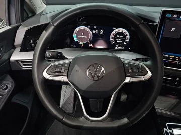 2025 Volkswagen Golf с пробегом 14 949 км