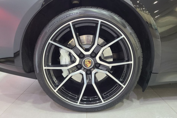 2024 Porsche Taycan с пробегом 19 100 км