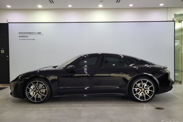 2024 Porsche Taycan с пробегом 19 100 км