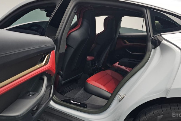 2023 Porsche Taycan с пробегом 27 029 км