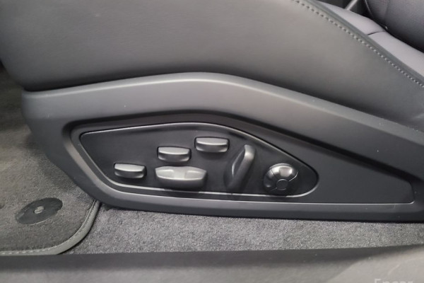 2024 Porsche Taycan с пробегом 19 100 км