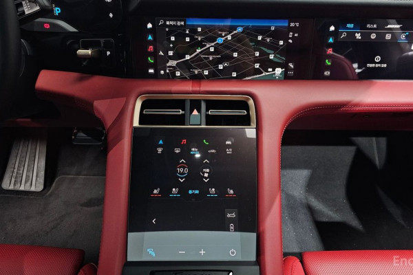 2023 Porsche Taycan с пробегом 27 029 км