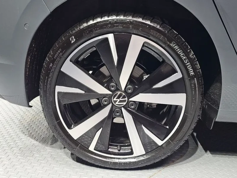2025 Volkswagen Golf с пробегом 14 949 км