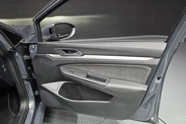 2025 Volkswagen Golf с пробегом 14 949 км