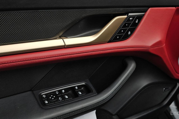 2023 Porsche Taycan с пробегом 27 029 км