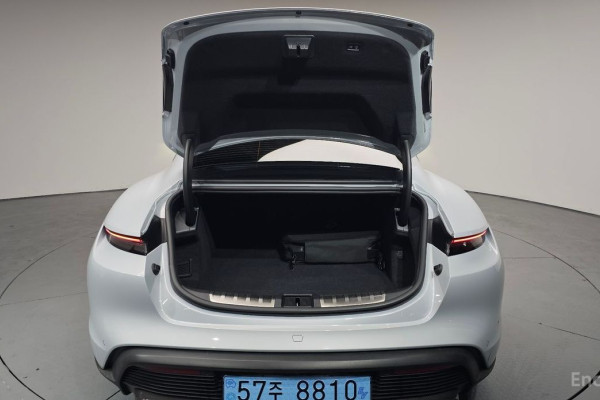 2023 Porsche Taycan с пробегом 27 029 км