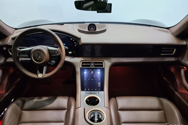 2025 Porsche Taycan с пробегом 2 612 км