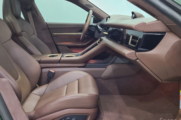 2025 Porsche Taycan с пробегом 2 612 км