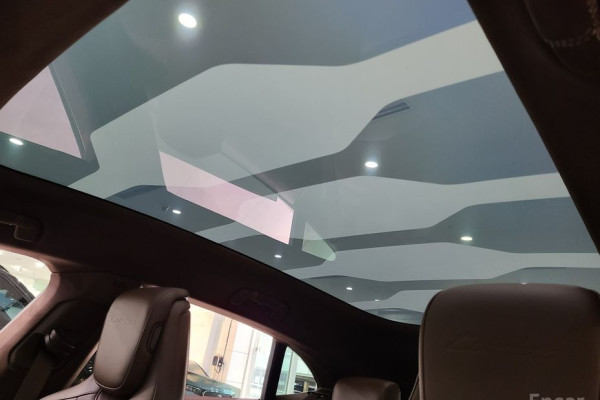 2025 Porsche Taycan с пробегом 2 612 км