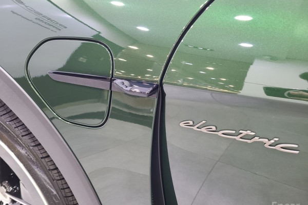 2025 Porsche Taycan с пробегом 2 612 км