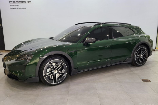 2025 Porsche Taycan с пробегом 2 612 км