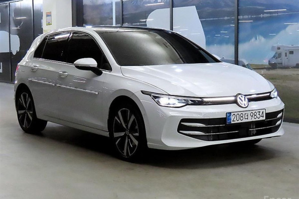 2025 Volkswagen Golf с пробегом 5 977 км