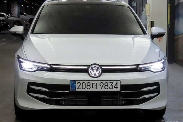 2025 Volkswagen Golf с пробегом 5 977 км
