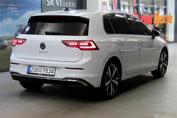 2025 Volkswagen Golf с пробегом 5 977 км