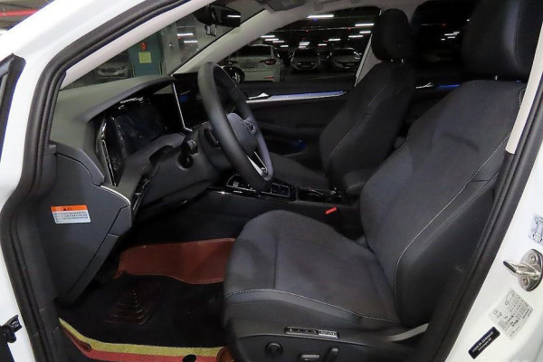 2025 Volkswagen Golf с пробегом 5 977 км