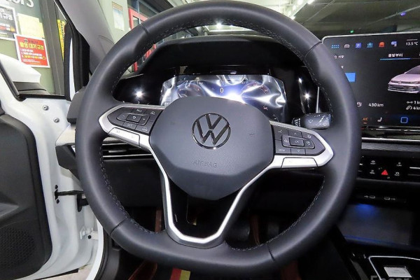 2025 Volkswagen Golf с пробегом 5 977 км