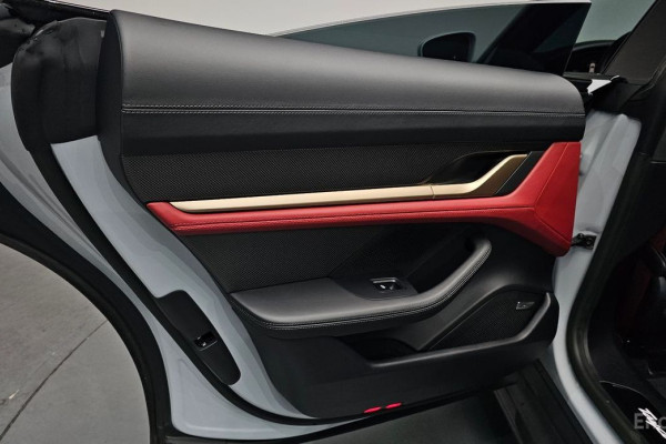 2023 Porsche Taycan с пробегом 27 029 км